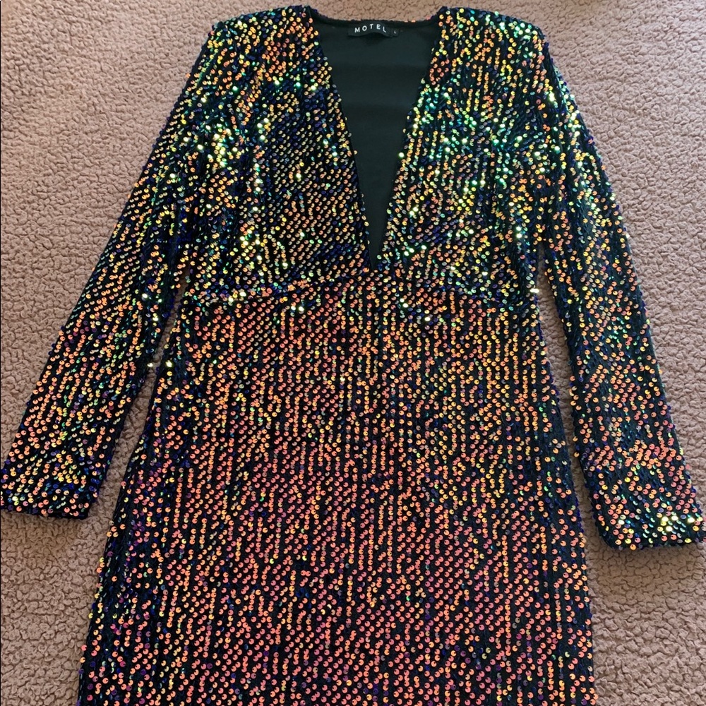 Motel Long Sleeve Deep Plunge Dress Size L
